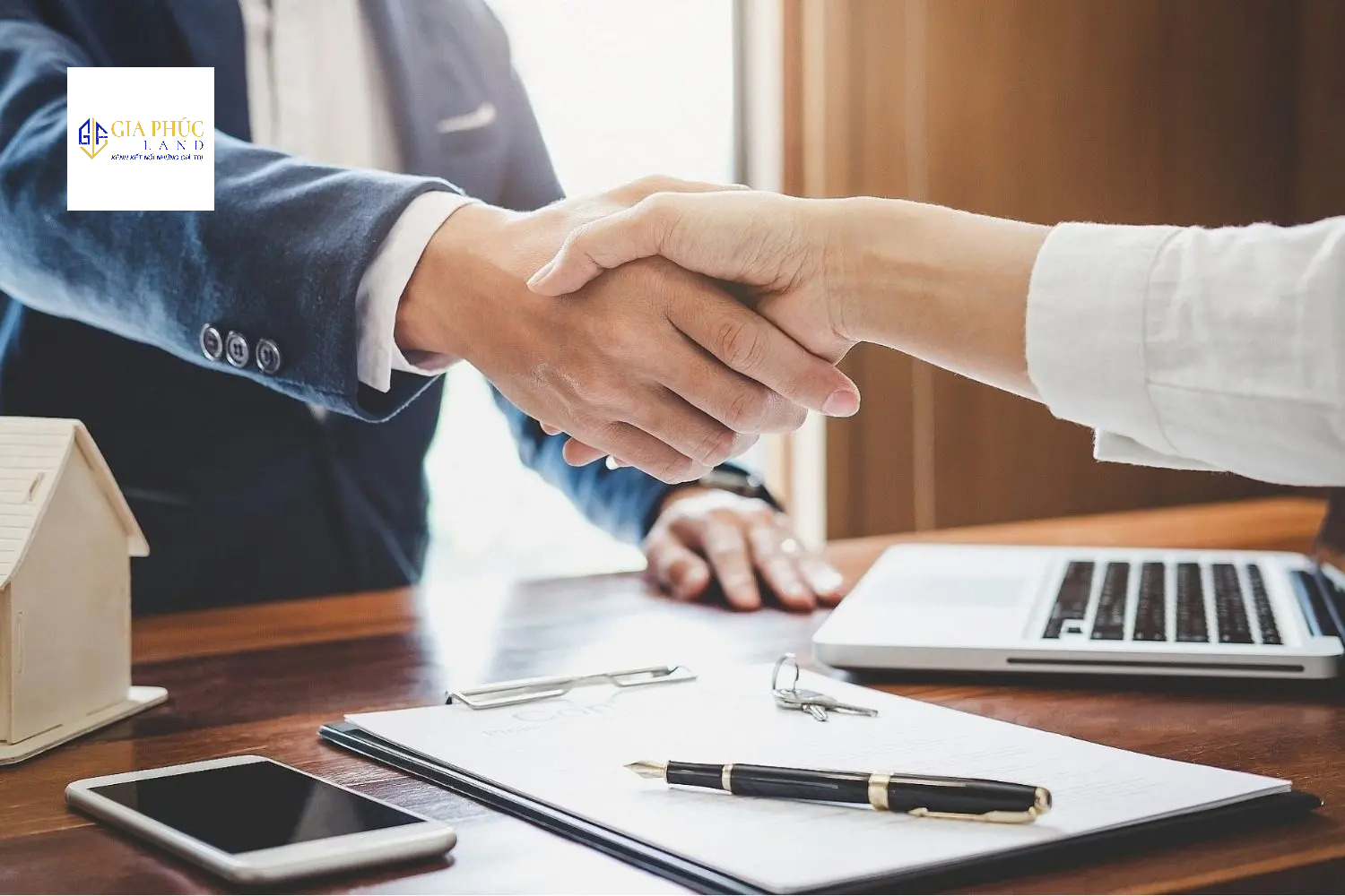 Có công chứng hay không còn tuỳ vào thời hạn hợp đồng cho thuê